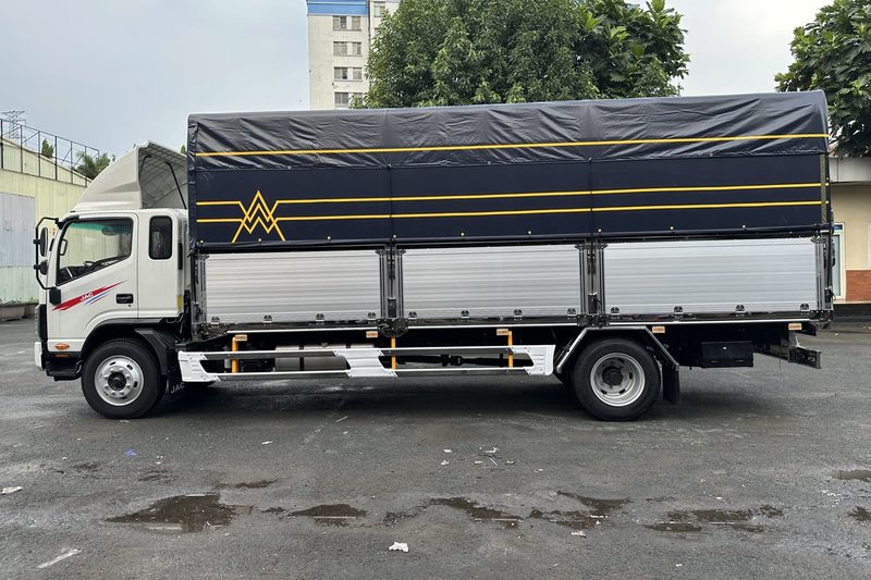 JAC N900 Plus thùng mui bạt dài 7m nhìn ngang